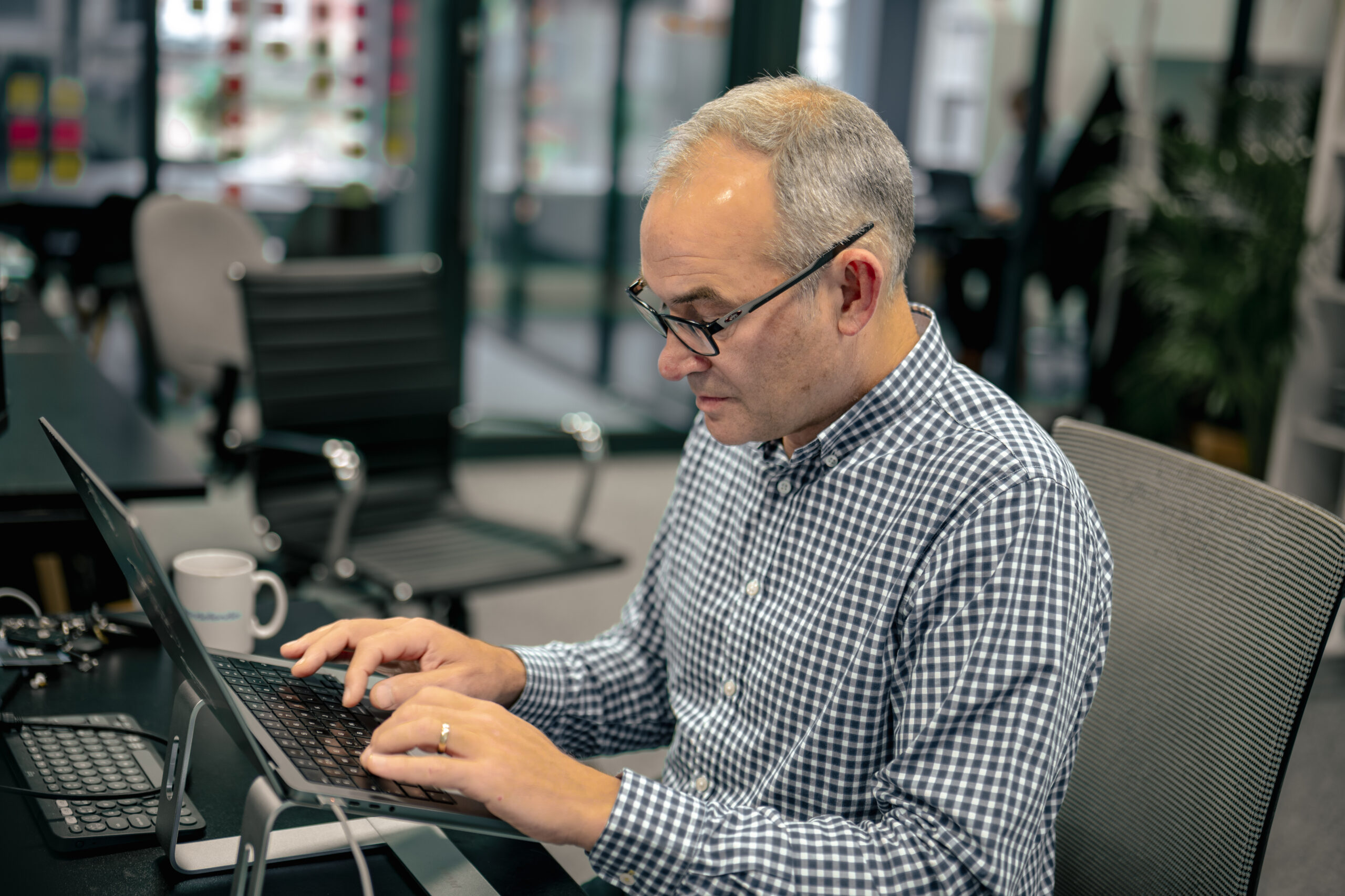 Vulnerability management analyst reviewing and ranking vulnerabilities by severity using the CVSS framework on their computer screen, helping to prioritise remediation efforts.